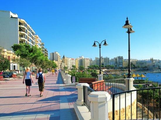 Modern Family Holiday Retreat In Gzira Sliema Extérieur photo