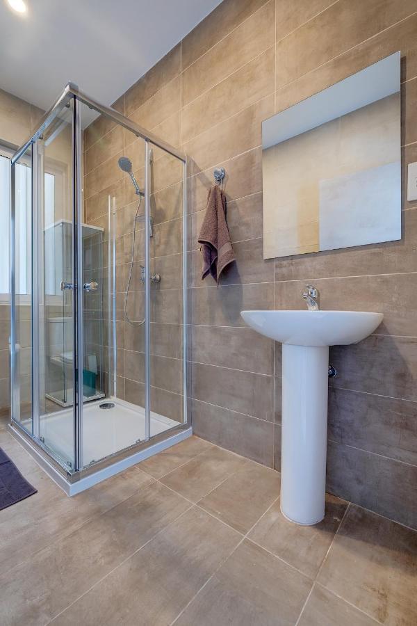 Modern Family Holiday Retreat In Gzira Sliema Extérieur photo