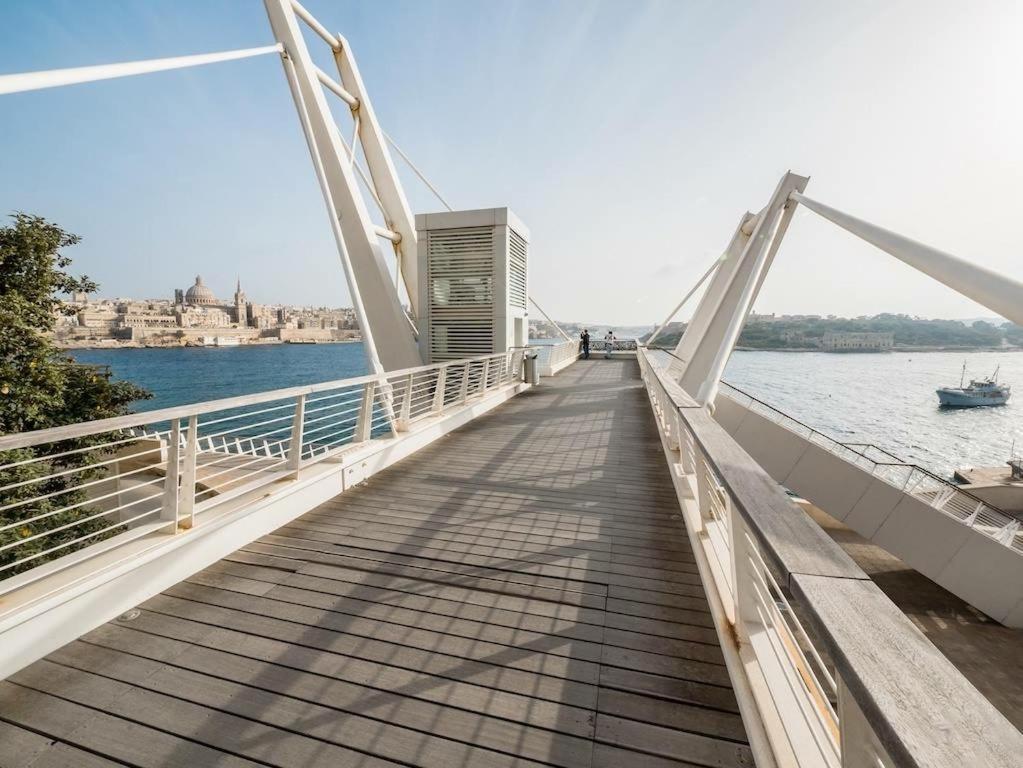 Modern Family Holiday Retreat In Gzira Sliema Extérieur photo